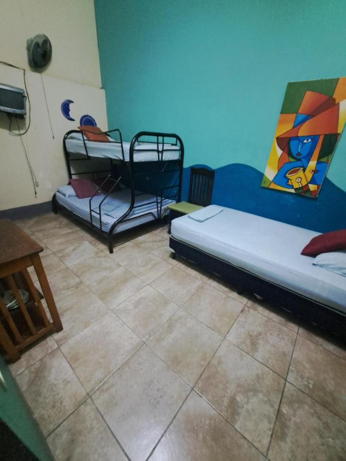 Hostal Mochilas Гранада Стая снимка