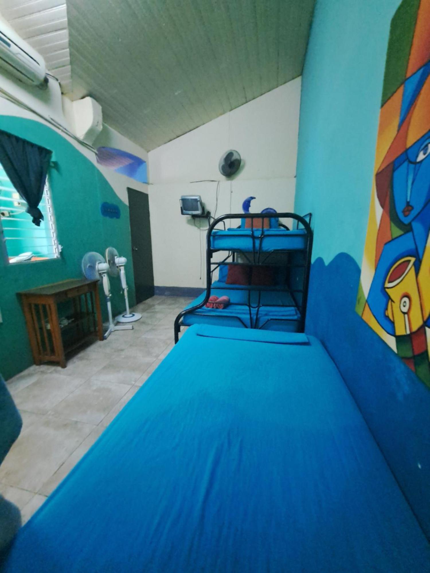 Hostal Mochilas Гранада Стая снимка
