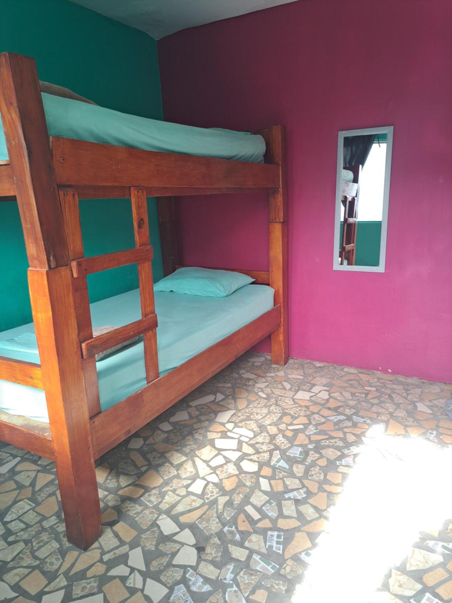 Hostal Mochilas Гранада Стая снимка