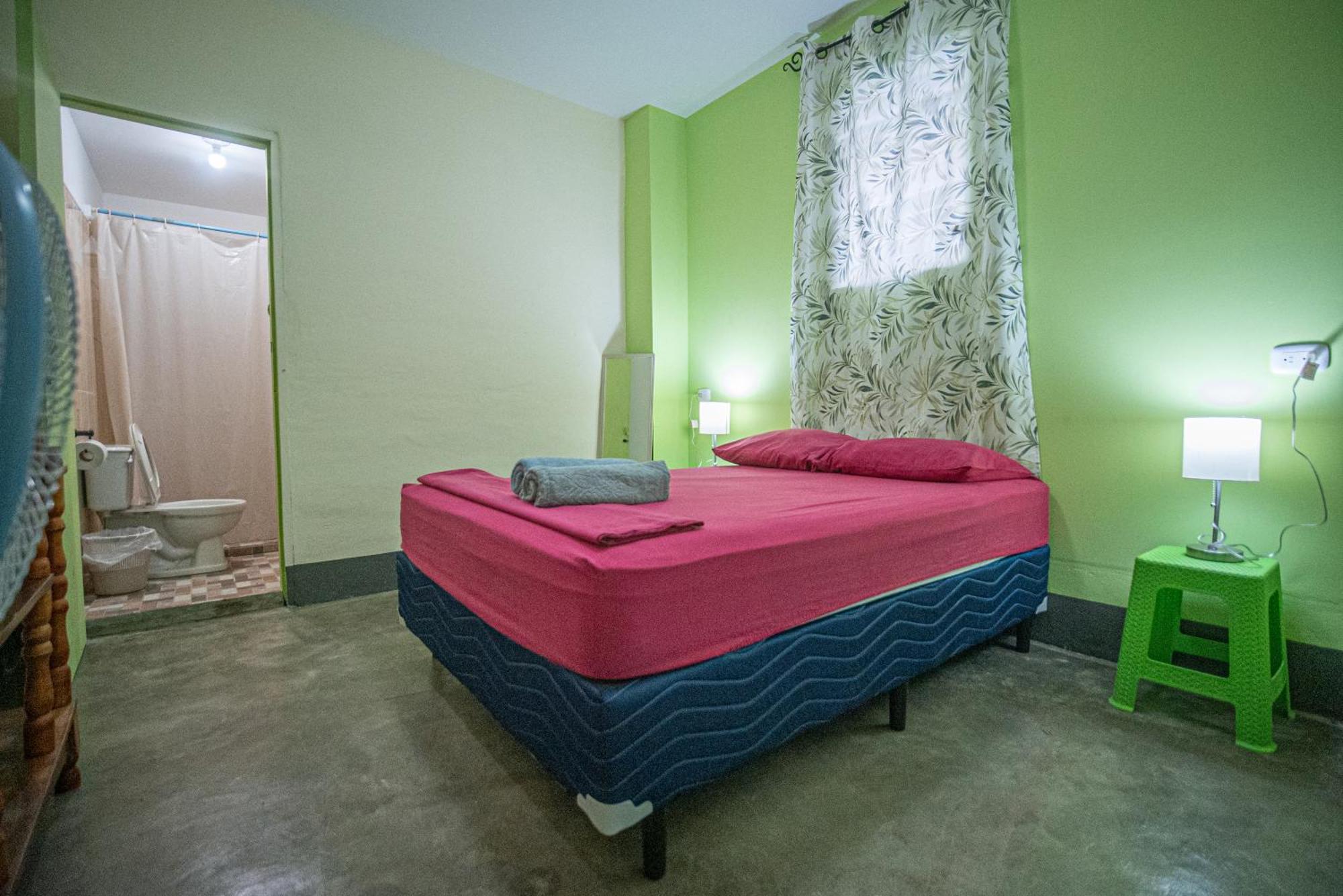 Hostal Mochilas Гранада Стая снимка