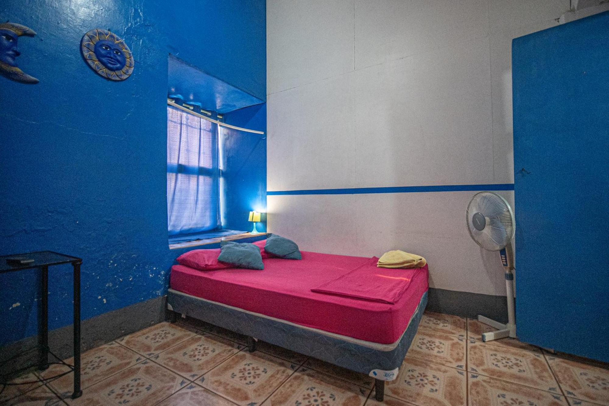 Hostal Mochilas Гранада Стая снимка
